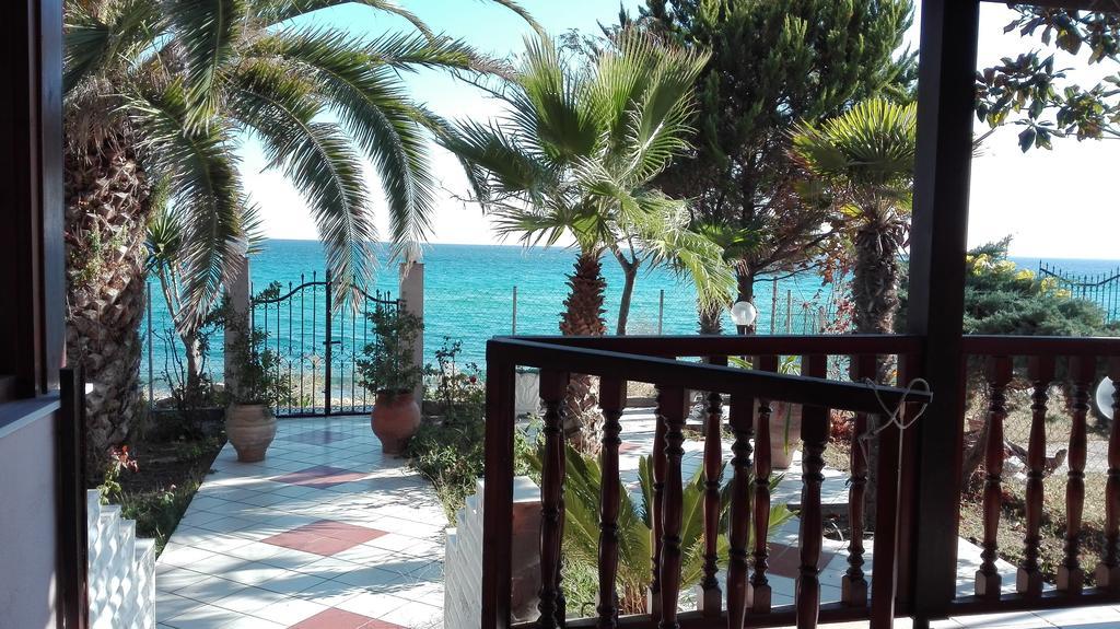 Holiday Home Sea Front Loutra Elevtheron Esterno foto