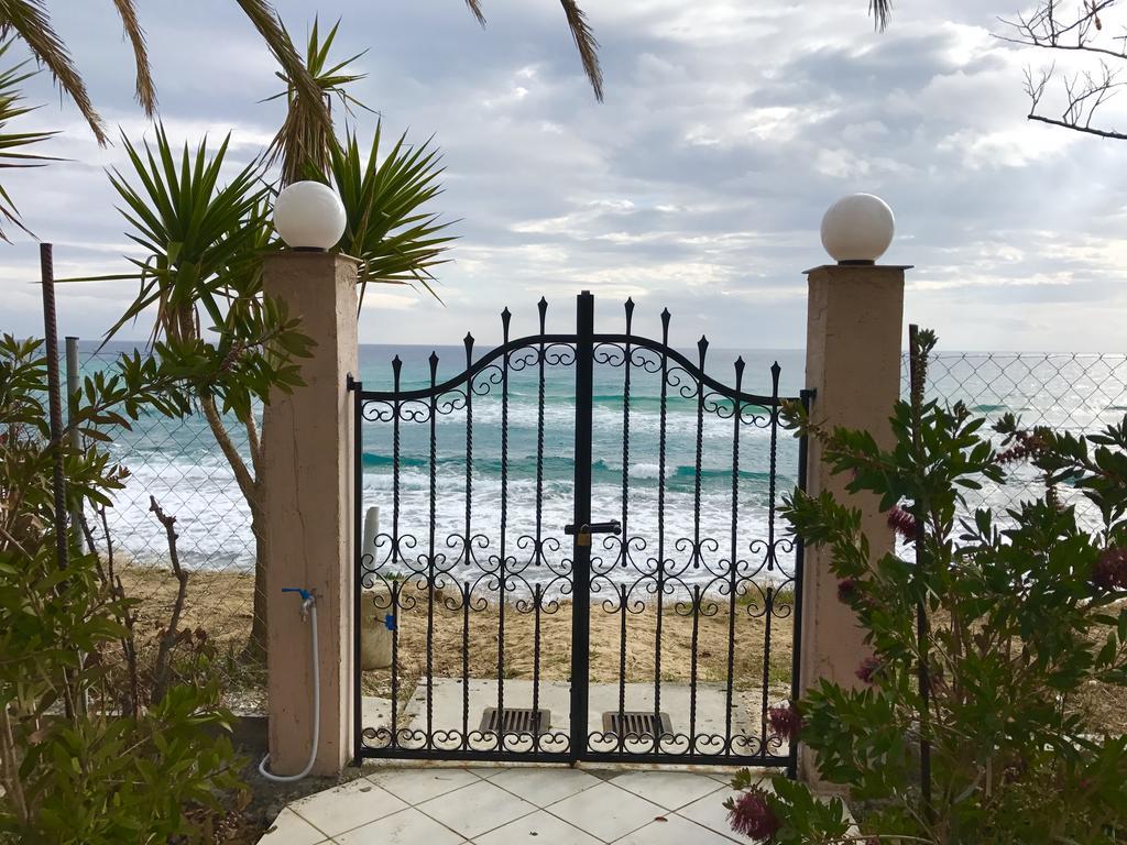 Holiday Home Sea Front Loutra Elevtheron Esterno foto